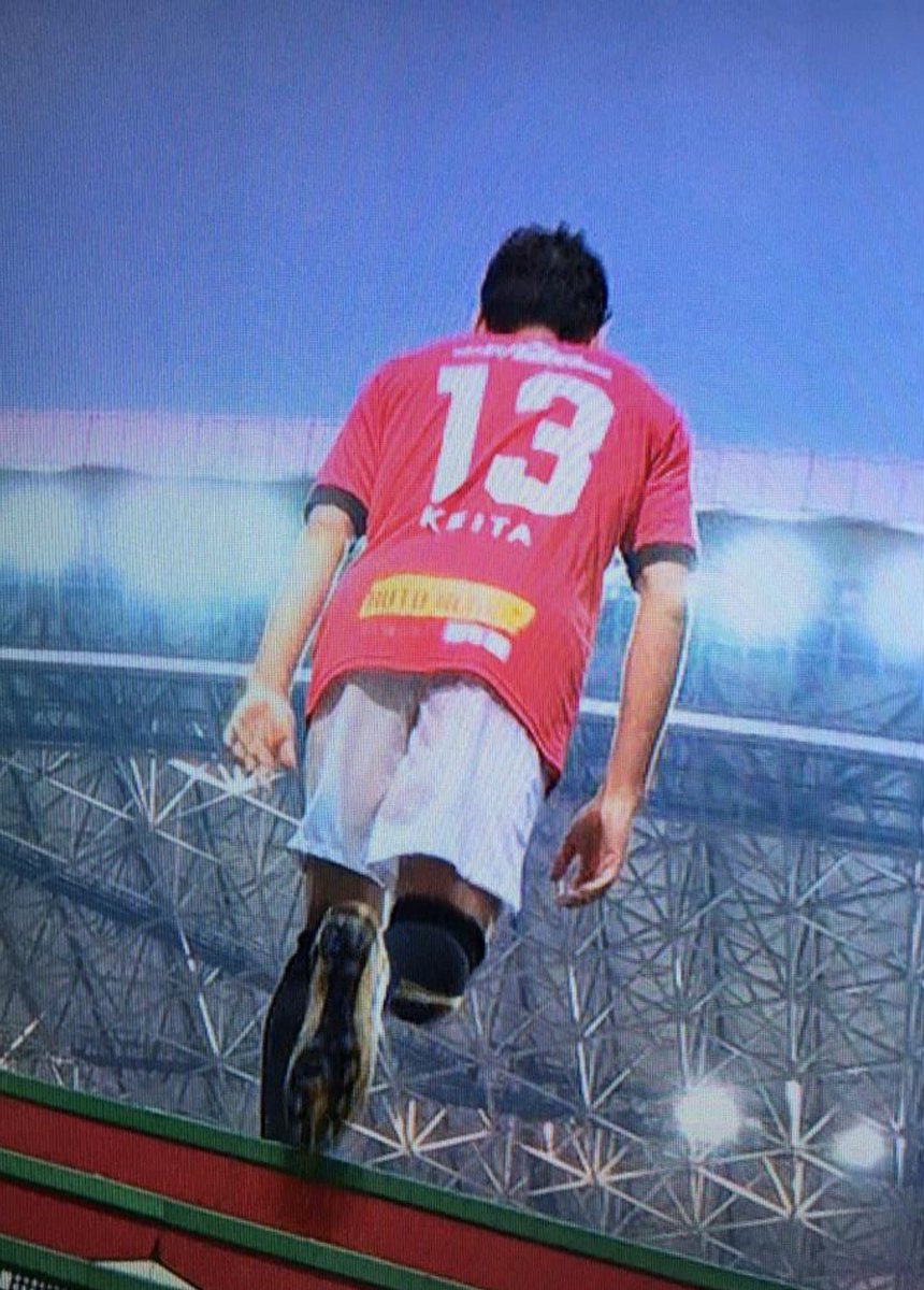 RedsGatekeepers's tweet photo. その者赤き衣を纏いて紅蓮の野に降りたつべし。 
失われしサポーターとの絆を結び、ついにチームを優勝の地に導かん。

#urawareds https://t.co/yM0byZQxHI