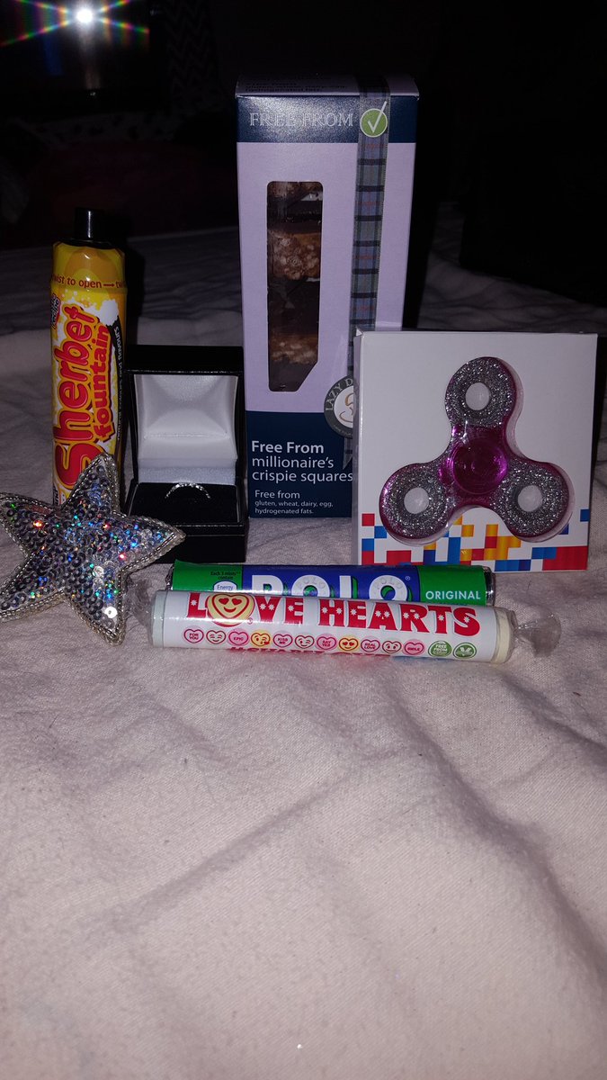 leiabunsolo's tweet photo. @BauervanStraten Do you remember me and my gifts? Did you get to read my letter? 💜 https://t.co/VfywU9ZOWj