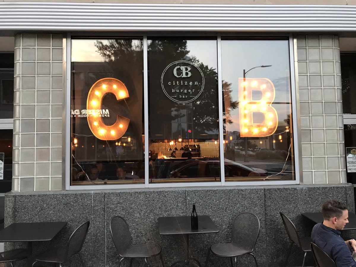 ClarendonBros's tweet photo. Clarendon. Bros. 🍔🍺 https://t.co/XRo2gtu6sE