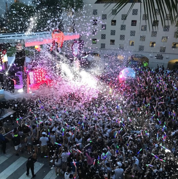 LightFXPros1's tweet photo. How cool is this #tbt from our foam madness at FIU's Summer Fest? Pic is from @FIUPOLICE #fiusummerfest #fiu #lightfxpros https://t.co/RznTLtaCLj