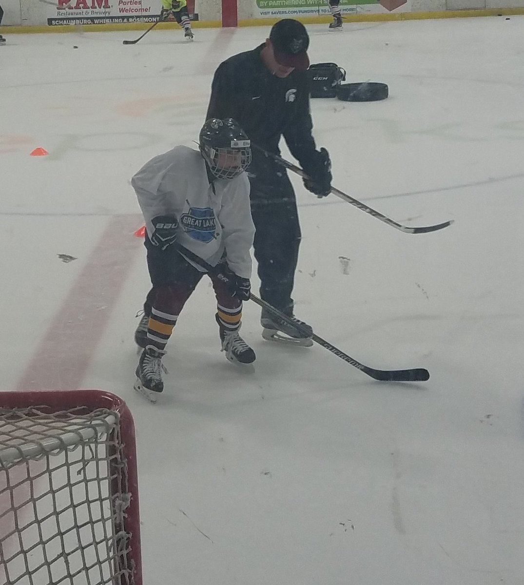 goldwater_s's tweet photo. My PeeWee getting 1:1 instruction today from @Chicago_Wolves player @JNighty. The boy loved attending @glakeshockey camp! #BuiltConfidence https://t.co/jl3n5YIYel