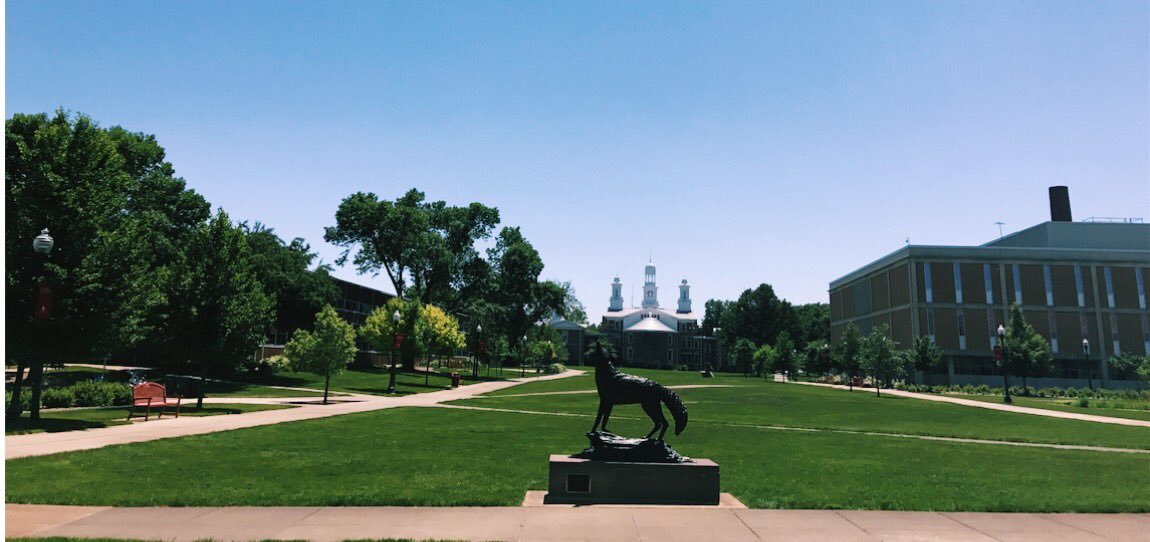 GracieOlson6's tweet photo. Okay so ready for college!! One month till South Dakota is our new home 😝@sidneyepp https://t.co/zPeRfu3c14