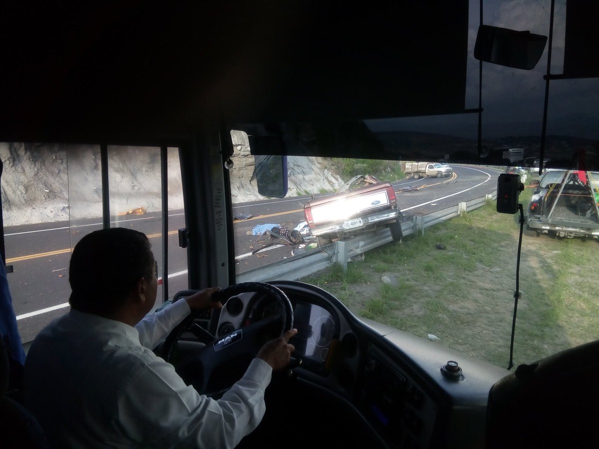 vigilantehuaste's tweet photo. #HuastecaSLP
Reportan Varios muertos accidente cerca crucero de #RayonSLP #SLP tramo #Rioverde #CdValles vía @altosur1630msnm 1930 hrs https://t.co/IhoCs9EglX