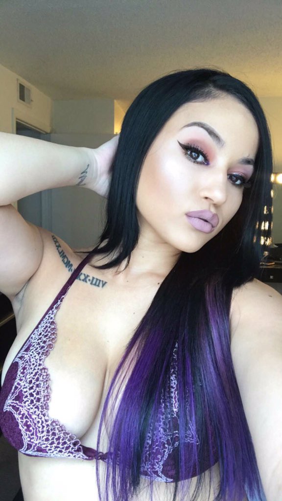 7_God_'s tweet photo. And @TheQueenMandaa still holds the 👑😍🔥 https://t.co/46XDsoC8Y4