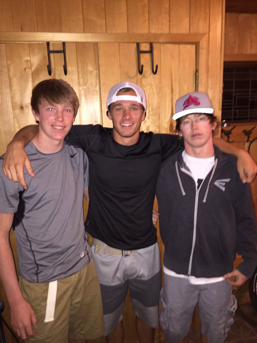 De_Co7's tweet photo. Happy 21st fellas🎉 enjoy your first sips of alcohol tonight😄 https://t.co/YdLBoj8izv