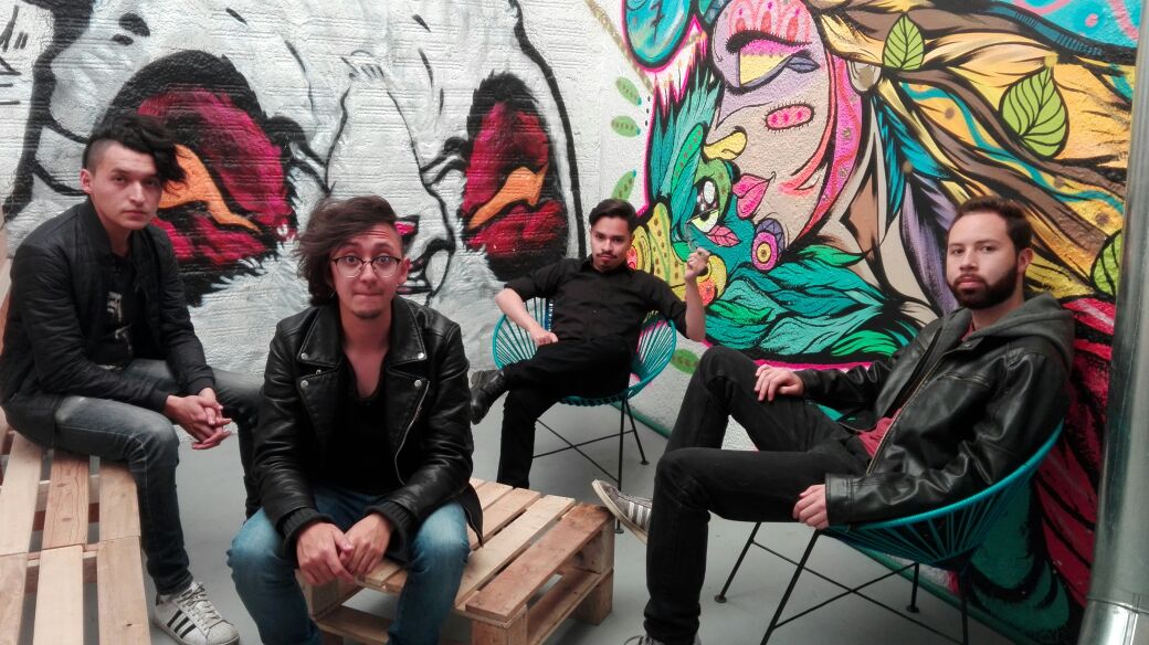 TNPLEarth's tweet photo. ¡Entrevista! Mañana vamos a sonar en @Radionica2 a las 11 am, con repetición a las 5 pm. Le contamos a @RendonBenitez cómo hicimos el EP. https://t.co/y4bAKbmALa