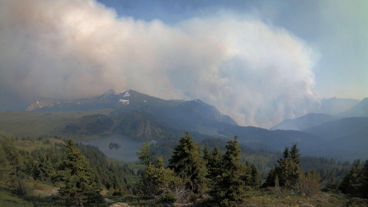 Check <a href="/SunshineVillage/">Sunshine Village</a> webcams for Banff Canmore Bow Valley smoke source skibanff.com/conditions/cam… #banfffire #BCwildlife