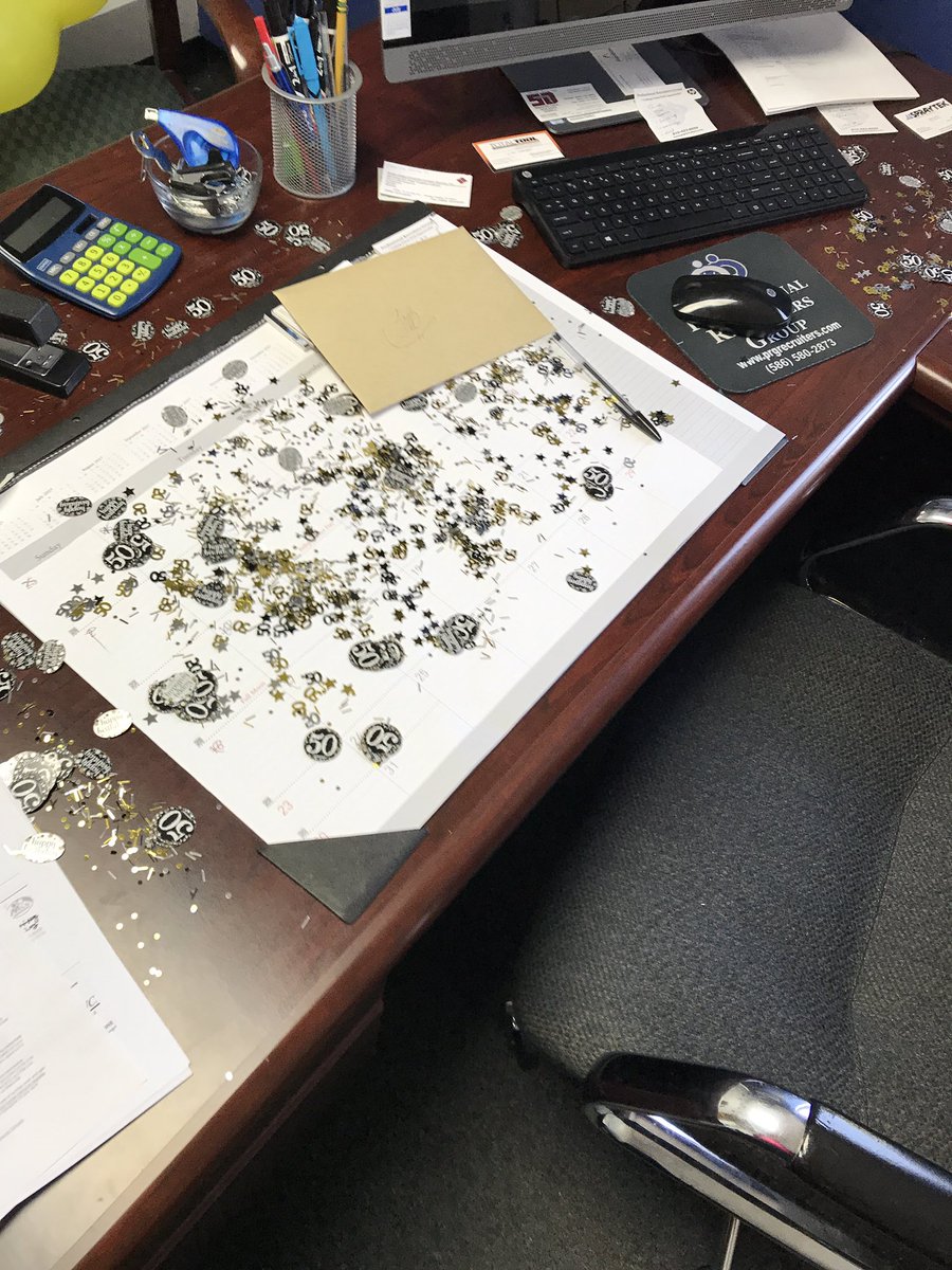 J_Howell221's tweet photo. This is what I came in to at work today! I am so blessed to be able to work with such a wonderful team!  Thanks to everyone @PRG_Recruiters1 https://t.co/hJm6C52jrD
