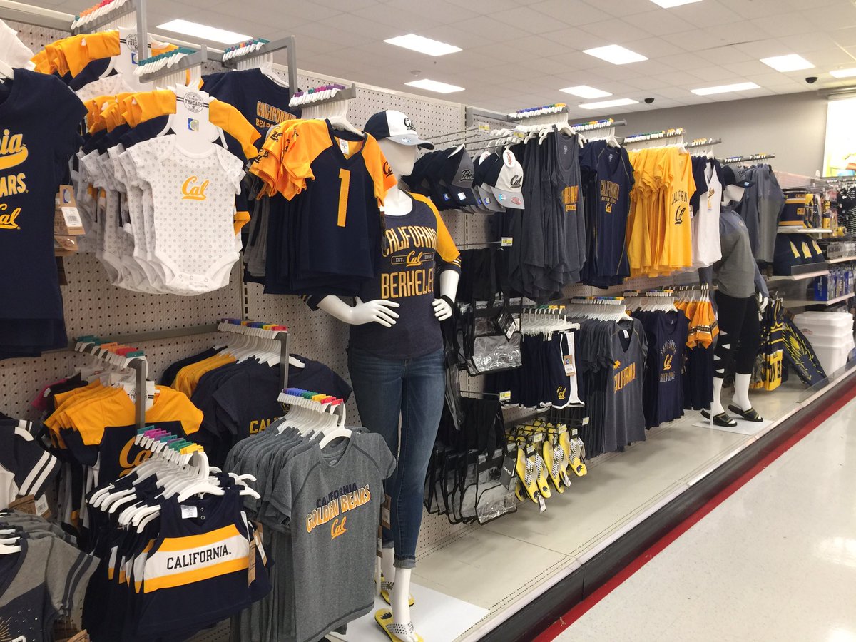 tayloralaina25's tweet photo. Enhanced our Back to College Fan Central trend run with some AA2.0 flair! #BTCready #UCBerkeley @Lmpatajo @sal_vela https://t.co/4hW3tdvtXZ