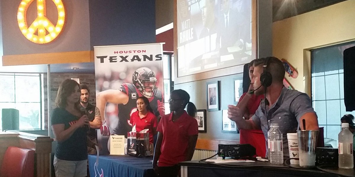 LaughorCryonFB's tweet photo. @HoustonTexans #TexansRadio @debbiethetexan in a Q&amp;A with #KevinWalter #TexansAmbassadors #WeAreTexans https://t.co/EUfCEQsu39