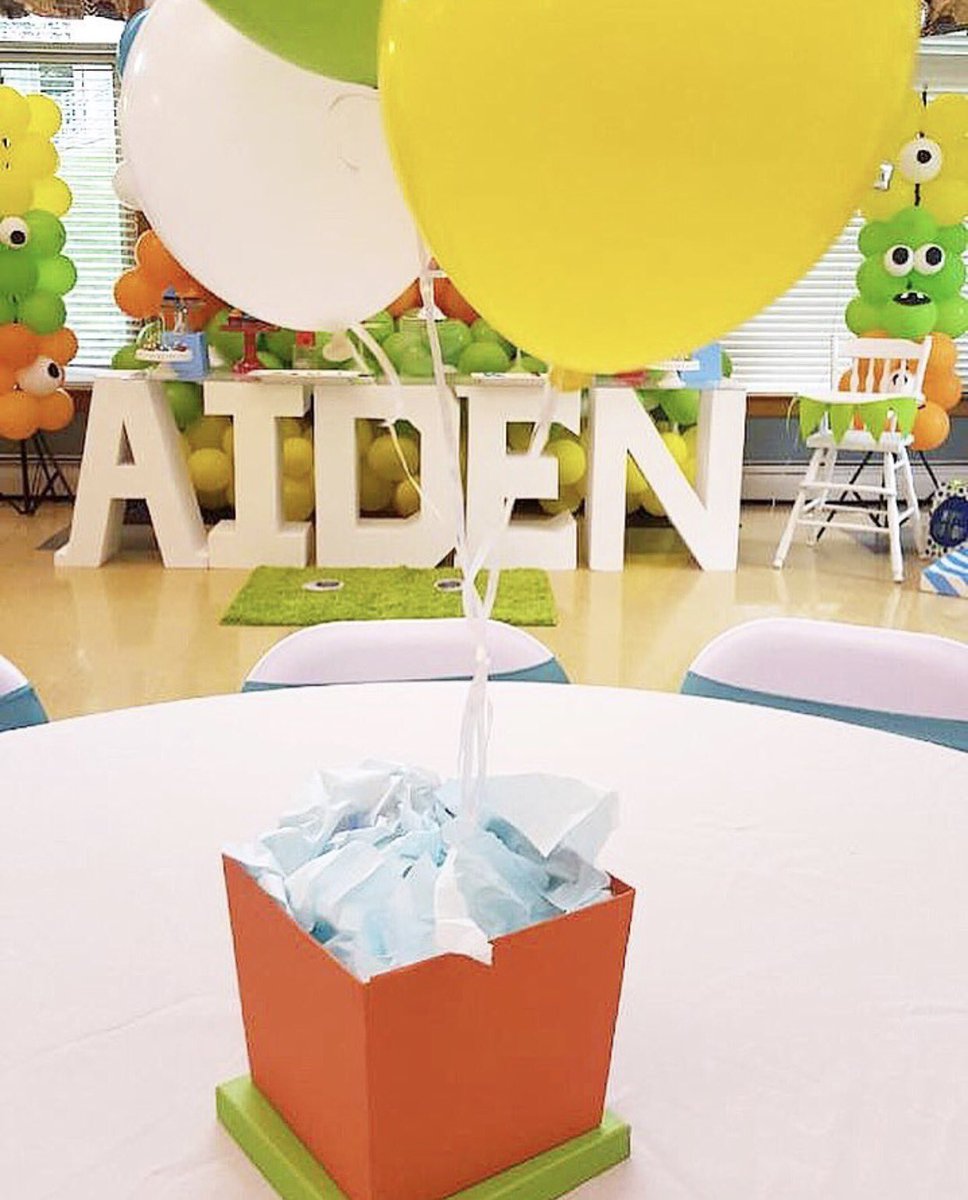 LittleCRentals's tweet photo. Our white baby high chair was the perfect fit for Aiden's 1st birthday celebration 🎉 beautiful job Skye and Rose Events #bostonmoms #boston https://t.co/uk85MbQITg