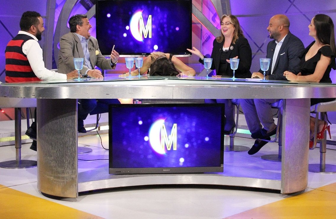 ENMariasela's tweet photo. ¡Nos hemos reído bastante! 😂 Luego de la pausa conocemos "#eldecálogo" que debemos conocer para manejarnos en los grupos. #ChatENM 📲 https://t.co/cfMw2vwy3S
