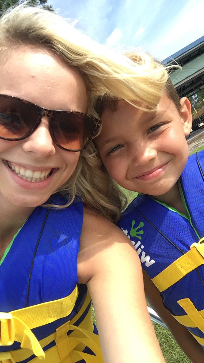 MrsByland's tweet photo. #bcpshuskies #summerselfiebingo #Sunglassesselfie https://t.co/dIFshGZjA9