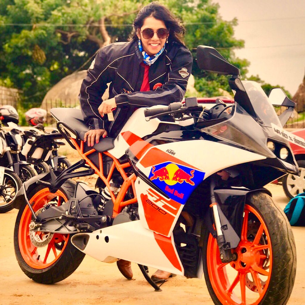 Gulaaabi's tweet photo. #biking #lepakshi #DukeMachas #DPStory  #NewProfilePic https://t.co/1YJLgbcSU0