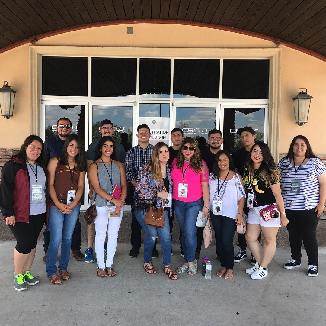 xalicia13's tweet photo. Awesome time this past weekend with the @FCATAMIU team at #OUTPOUR2017 #PushThePlow #GodSpokeToDreamers #GodHealed #CrossChurchRGV https://t.co/yleQTpkGZZ