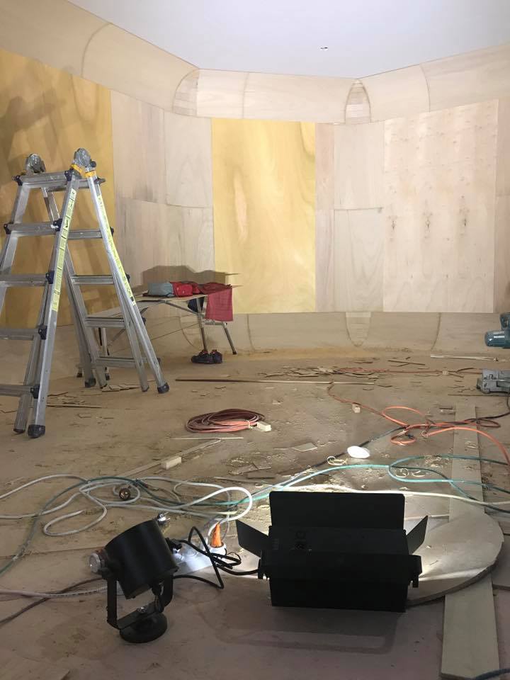 virtualworld_kr's tweet photo. Today's sneak peek :
Semicircular shape chroma key area would be 7.5*3 meters
&amp; Rounded edges to minimize the shadow 🙏 https://t.co/pCPG5zDQoV