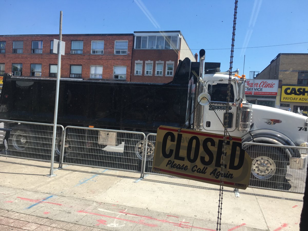 opmb100's tweet photo. #novisiblity #eglintonwest #LRT #opmb#
#metrolinks #nottakingresponsibility https://t.co/a8q7dKrqCy