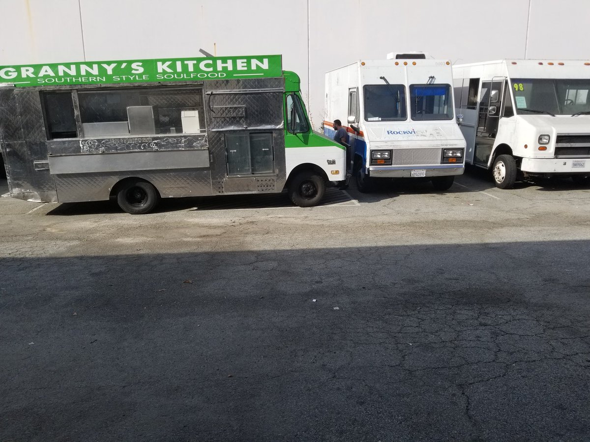 grannykitchenLA's tweet photo. Check the truck in the shop next time you guy's see it I will be pulling up to a rams game 💪💪💪💪💪💪💪💪💪💪💯💯💯💯💯💯💪 https://t.co/pKbSXnznqh