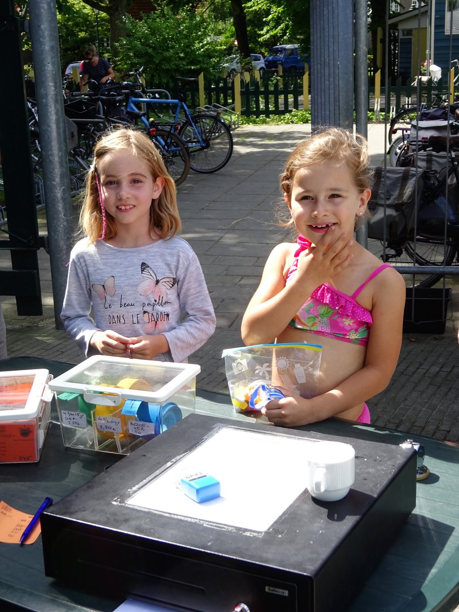 Denise en jaylin waren op 18 juli nr 10.000 en 10.001 op het tuindorpbad.
Extra vroege mijlpaal dit jaar door de 1250 triatlon zwemmers!