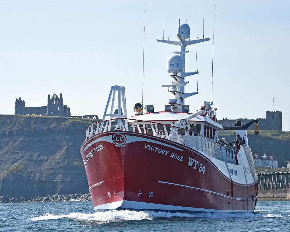 lockerstrawlers's tweet photo. Great pics off @YourFishingNews Dave Linkie #VR34 #whitby https://t.co/OzmzaDYcdt