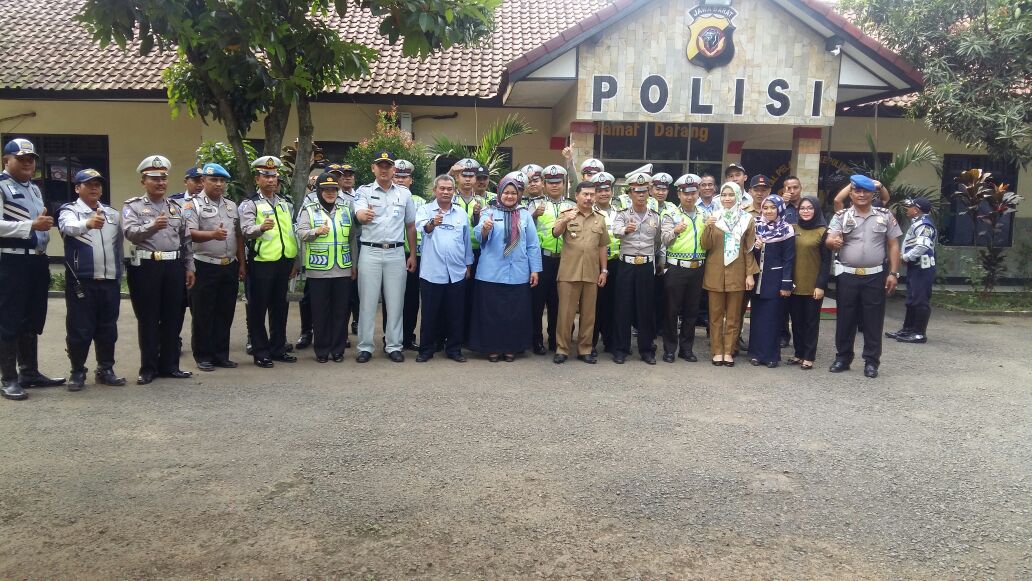 SAMSAT_PWK's tweet photo. Kegiatan Oprasi Terpadu tertib kendaraan bermotor, yuuu bayar pajak kendaraan anda :) https://t.co/KTHQmrmpx6