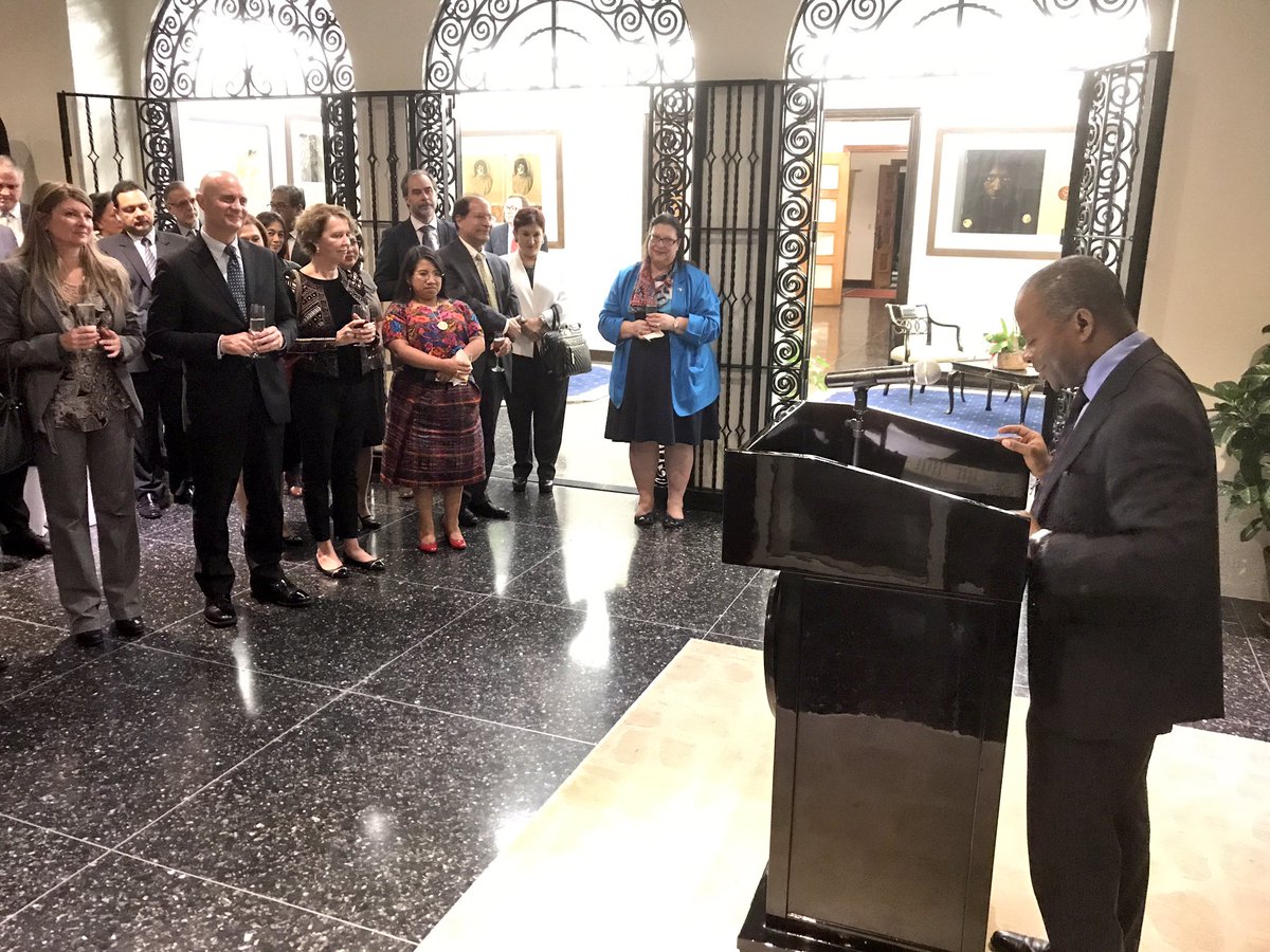 usembassyguate's tweet photo. Apoyo de la comunidad internacional por parte del grupo de donantes a @CICIGgt ha sido esencial para fomentar estado de derecho #EmbRobinson https://t.co/TbUWY7gX3F