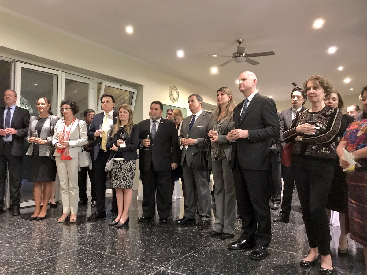 usembassyguate's tweet photo. Continuaremos enfocándonos en temas de suma importancia p/ contribuir a #Prosperidad #Gobernanza y #SeguridadCiudadana de #GUA #EmbRobinson https://t.co/we8uGIxnmW
