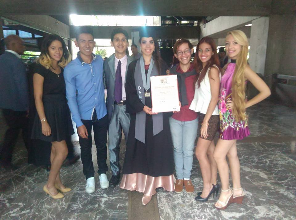 junior17Rivas's tweet photo. graduacion de mi hermaaaaaaaaaaaaaaaaaaa mi rosa https://t.co/nCw2MxFxxL