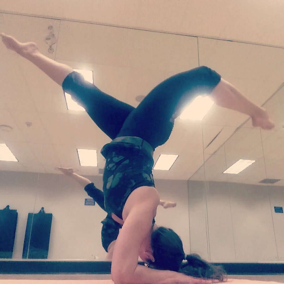 onewithlifept's tweet photo. Bring on forearms stands #forearmstands #loveyoga #nevergiveup #progression #onewithlifept https://t.co/ZJe80KS1XT