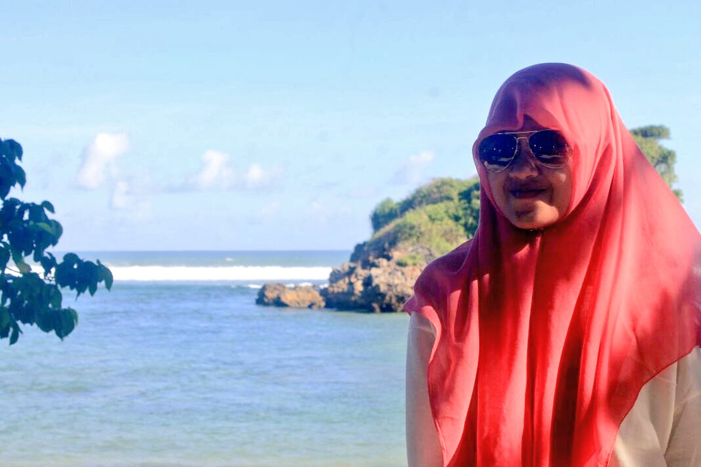 MalaFiant's tweet photo. Serta amara yg telah terbawa ombak , dan angin yang teramat merindukan , yang mampu menenangkan jiwa❤ https://t.co/iK98UODxaZ