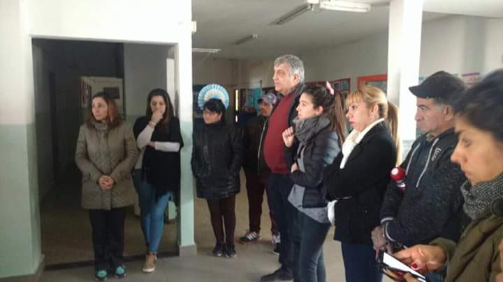 barbycocimano's tweet photo. Hoy recorriendo Barrio Azul junto a @LozanoMarioE y vecinos #unidadciudadana #Quilmes #Lista31 #LaVozDeLaMayoria https://t.co/6swPUVczJY
