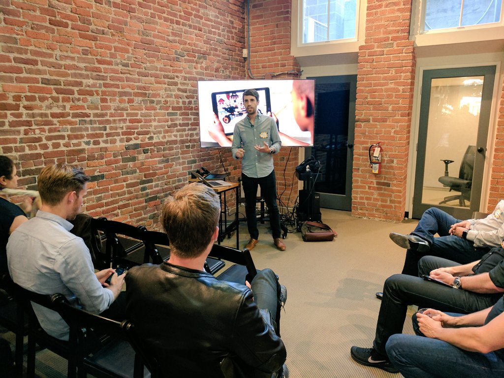 VR Tuesday tweet media