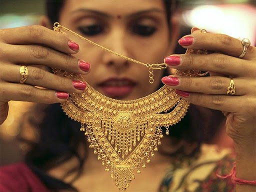CanadaGoldBBB's tweet photo. A look at why Indians just can't get enough of gold https://t.co/At69mCnuE1 https://t.co/TXzPqfXF6n https://t.co/PZ4bj90JxE
