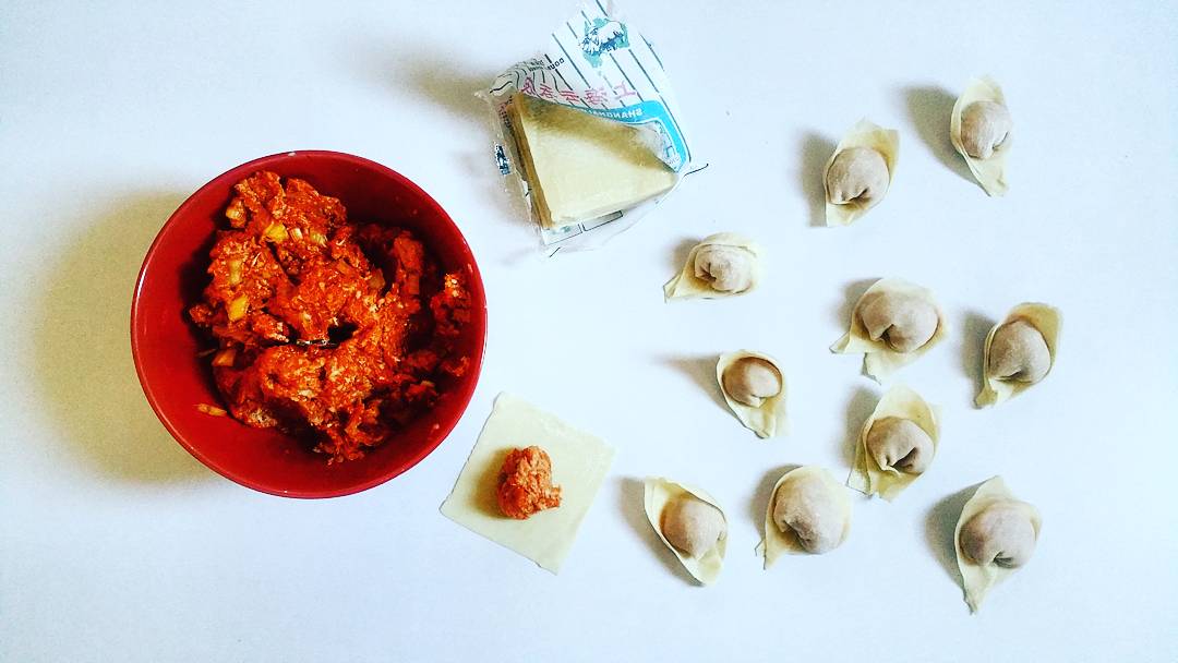 stevedeh's tweet photo. Pork &amp; Kimchi wantons
#dayoff
#dayoffvibe
#chef
#food
#foodie
#foodblog
#fooldblogger
#cheflife 
#pork
#kimchi
#dumplings
#wontons
#gyoza https://t.co/v2gAQGSG4i