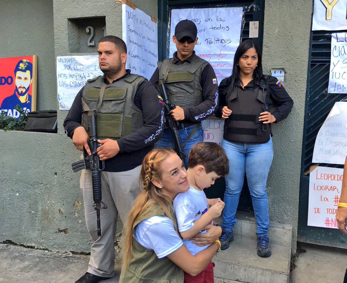 liliantintori's tweet photo. Nuestra lucha por la libertad no es solo de los políticos, sino de todas las familias Venezolanas, por un futuro en paz ¡Fuerza y Fe! https://t.co/hnV4G74fRs
