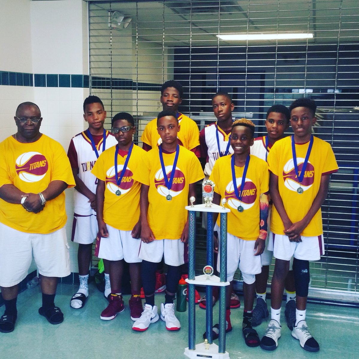 Mickdog7's tweet photo. Congrats to the 6th grade OCBF Turnaround Titans winning 1st place at the MAYB tourney #ballislife #ocbf #dfw #basjetball #mayb https://t.co/OuwyNhERJy