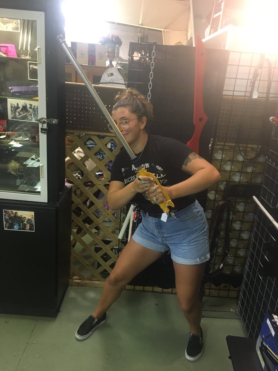 _queenabbey's tweet photo. Middle school kingdom hearts loving me was extremely hype to find this life sized key blade today😂😂😂 https://t.co/y6lr9A2M8X
