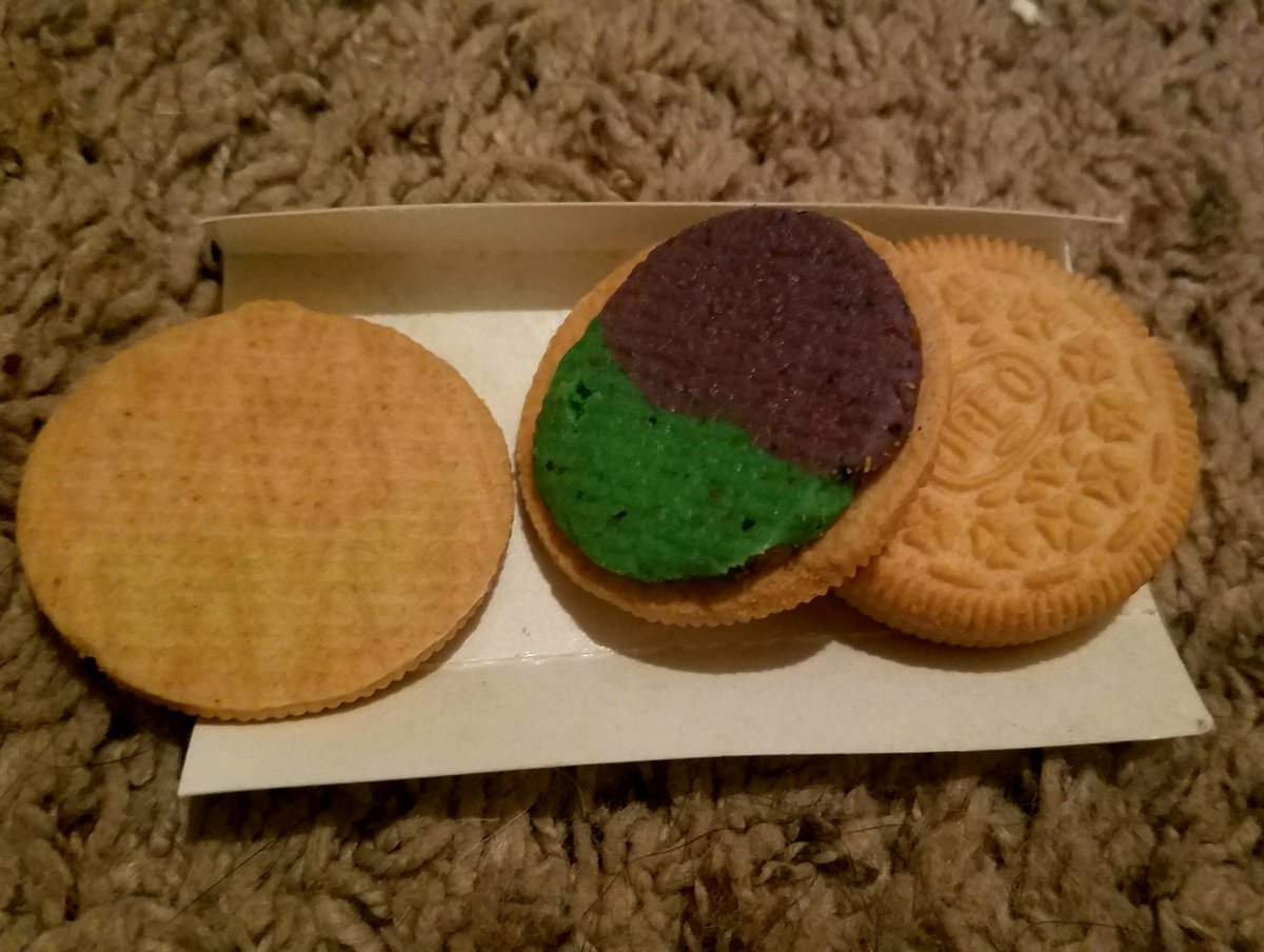 SharonMurrell10's tweet photo. So I entered a pick a new @Oreo flavor contest &amp; Oreo actually made my flavor(King Cake💚💛💜) &amp; sent it to me to try 😍😍 they were GREAT😋! https://t.co/80oXMo5kMG