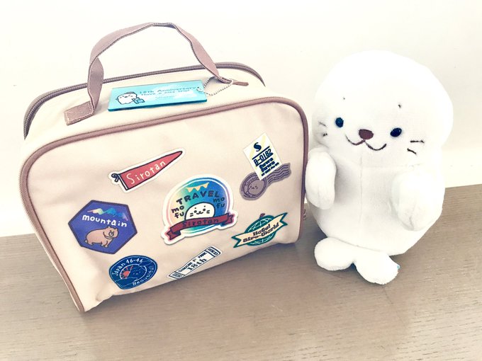 今日からしろたんと出張です!しろたん達にはしろ旅を楽しんで貰います。
ハンドパペたんとトランクセットがお供。2たんは、一緒の布団で1泊2日。仲良く寝ています♪大きさもちょうどピッタリ。
さて一緒に出張楽しんできます!
#しろたん #しろ旅18thツアー 