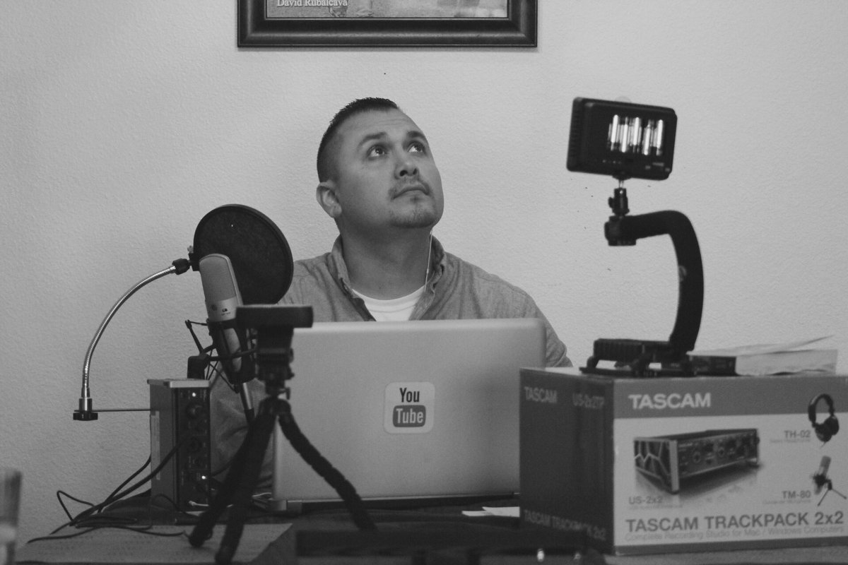 awakentheleader's tweet photo. Took a moment to thank the man upstairs before #PodcastFilming began. Productive day...two episodes filmed. #SurgingForward #ATLI https://t.co/EgVjCp1dWk