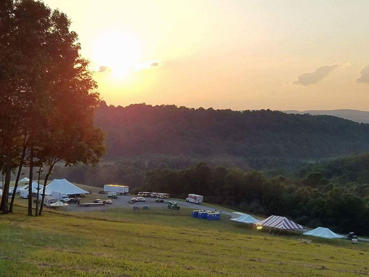 jdubsmgmt's tweet photo. Getting set up at @WVmtnrevival!
Looking forward to a great weekend of #bluegrass and roots music up on #MarvinsMountaintop. https://t.co/6922OJOYko