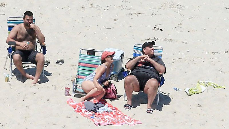 dunhamrc's tweet photo. i saw satan on the beach #squirmingcoil #phish #couchtour https://t.co/vcJ7gNjN8p