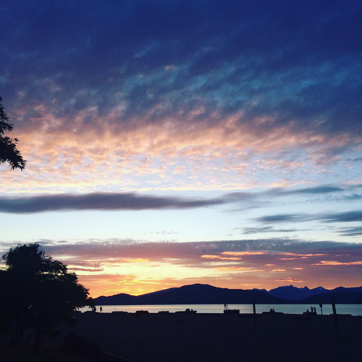 ProjectsbyMaria's tweet photo. What are the goals in your horizon? #GoalSetting #sunset https://t.co/esQTqCp7eV