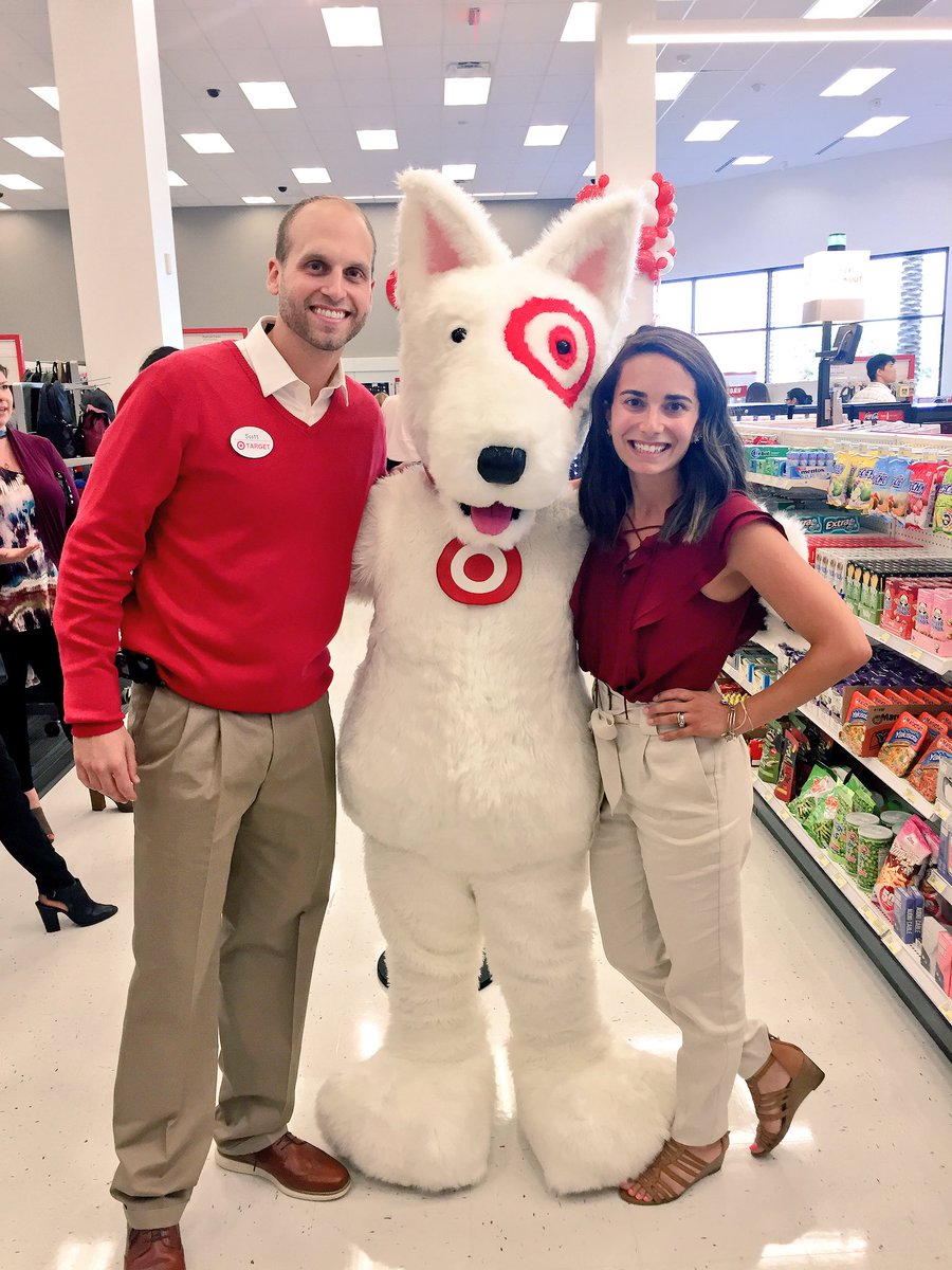 6 years ago we started our TGT journey as interns &amp; tonight Scott opened up our newest store in G296!! 🙌🏼#TGTInterns2011represent! #GoScott!