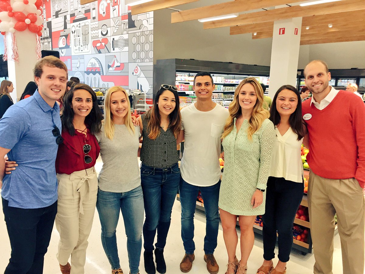 Fun night at VIG with our D202 Interns &amp; Mentors! #TGTInterns2017 #worksomewhereyou❤️