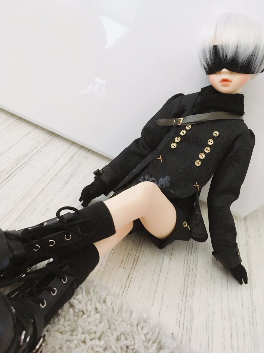 悠木碧 公式 碧 ファミ通さんに載せて頂いちゃった我が家の9sくんドール ファミ通さんでは私がだっこしているので 彼の小ささを感じてもらえると思います 球体関節大好き人間なんですが この写真は9sに近付ける為に涙を飲んで球体関節をレタッチ