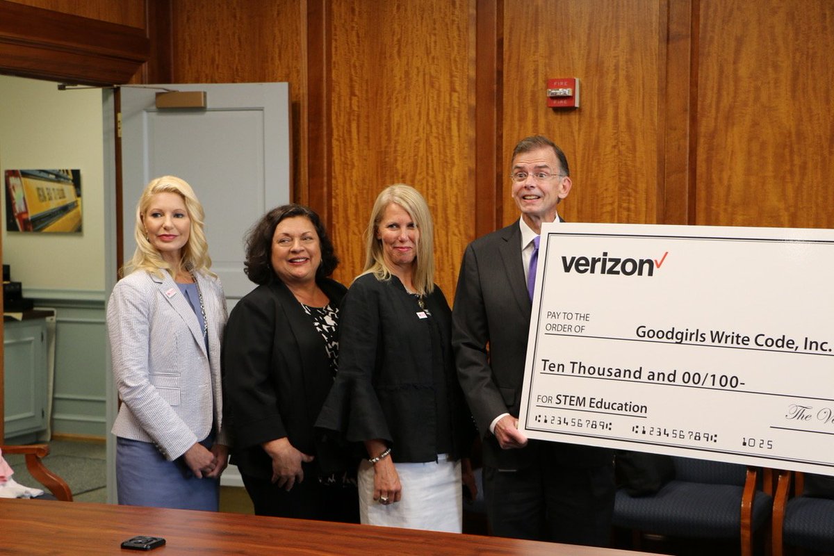 GGWriteCode's tweet photo. Thank you @VZFoundation for the grant awarded to @GGWriteCode and Mayor Sessoms for presenting the check. Closing the gender gap in tech! https://t.co/b0e7Sun8aJ