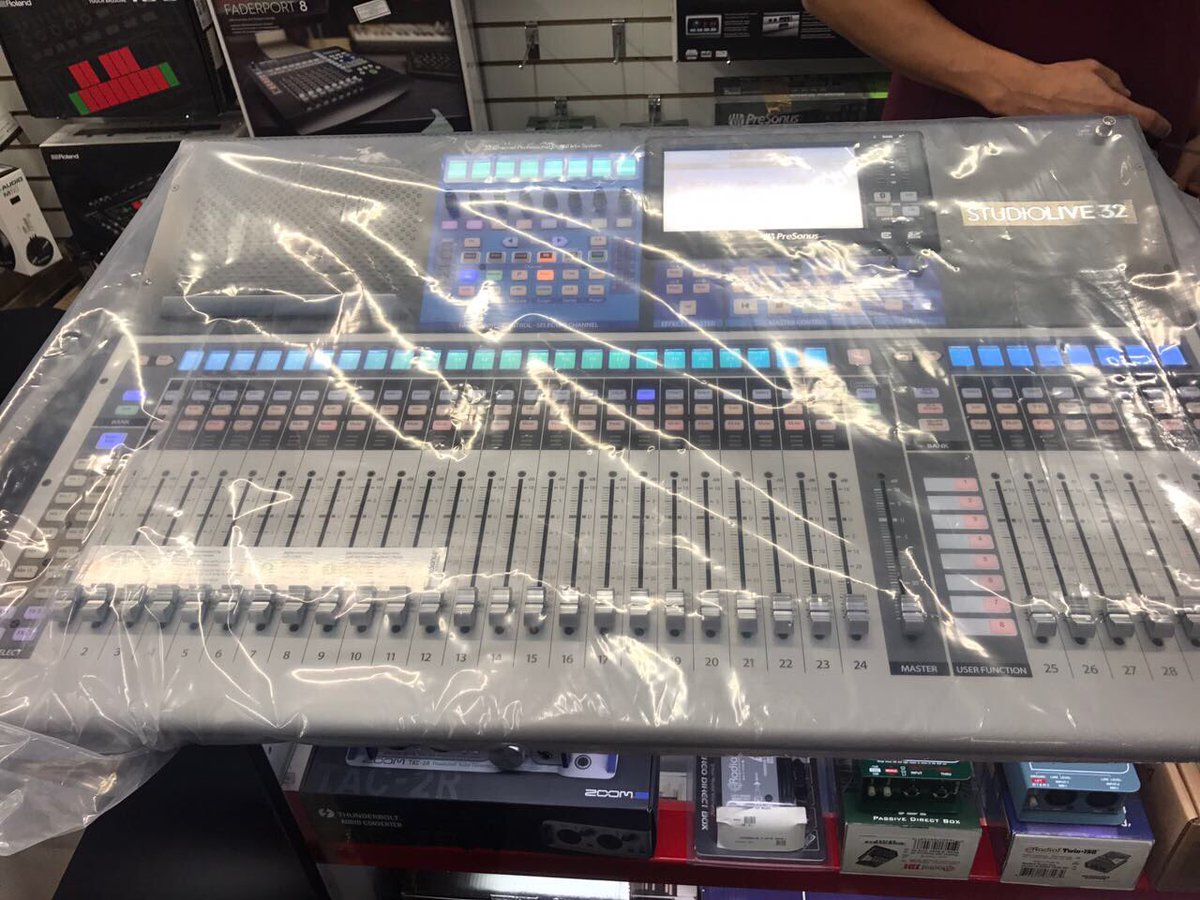 amedinav's tweet photo. Tenemos juguete nuevo!!! 🎚😬🙌

Este #VoyATi tour de @LucahOficial va a tronar bien suave!! 👊

#Presonus
#StudioLive https://t.co/z8PHPF201j