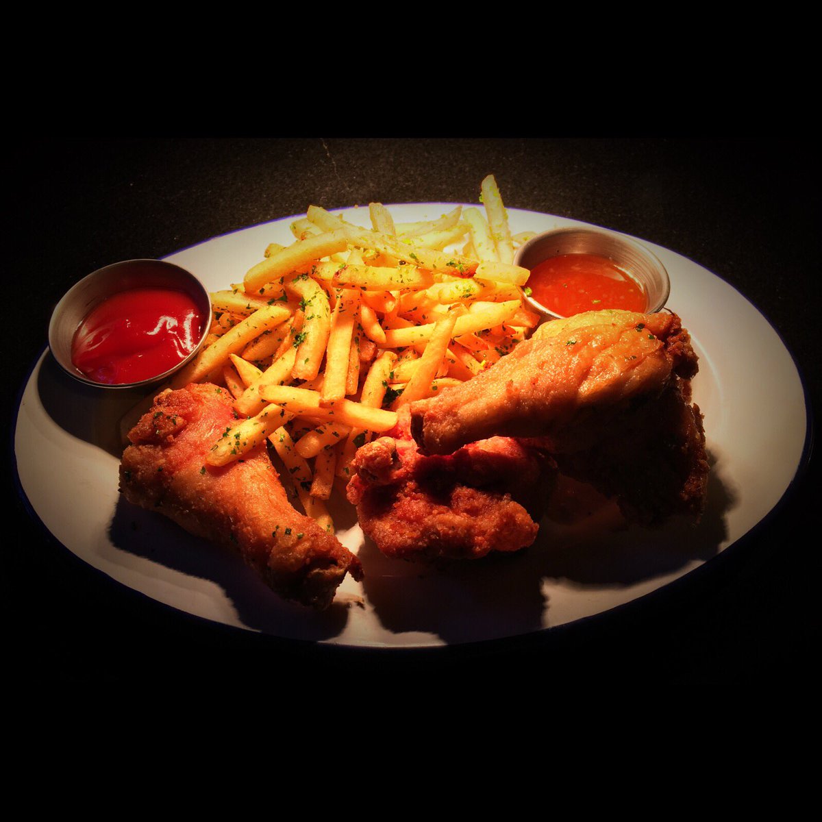 Bite into our juicy 3-piece Fried Chicken dinner! 24-hour brined, bone-in, real deal 🐓#wheresthelove <a href="/Eater_DC/">Eater DC</a>