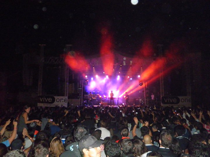 CHRISANdTEMOs's tweet photo. #viveone #lollarmx #Lamusicatehacevolar tiene mil años pero no tengo malos recuerdos de nada https://t.co/A1EqbeZCFO